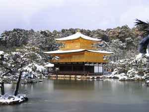 金閣寺の雪景色